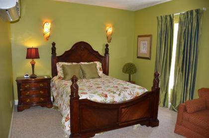Natchez Manor Bed & Breakfast - image 2