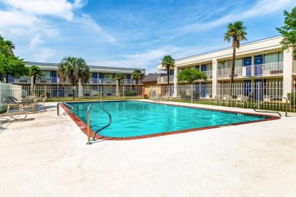 Motel 6-Natchitoches LA - image 4