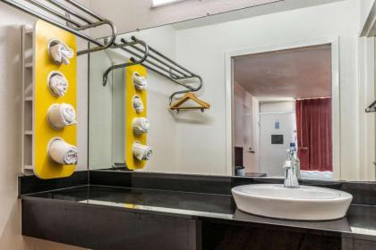 Motel 6-Natchitoches LA - image 5