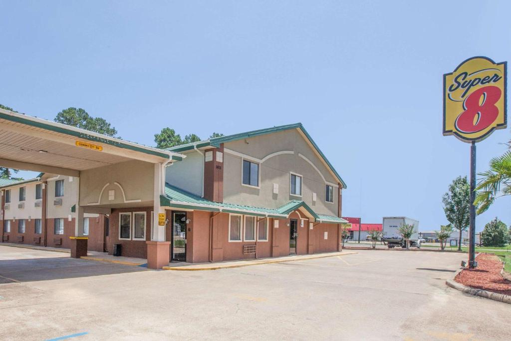 Super 8 by Wyndham Natchitoches - main image