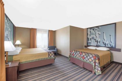 Super 8 by Wyndham Natchitoches - image 4