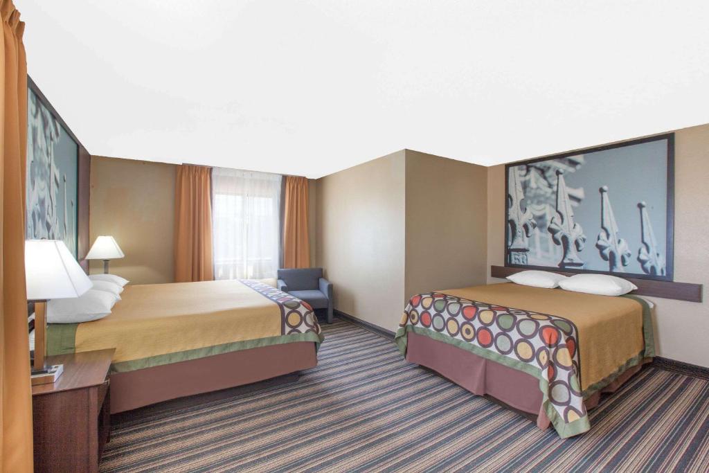 Super 8 by Wyndham Natchitoches - image 4