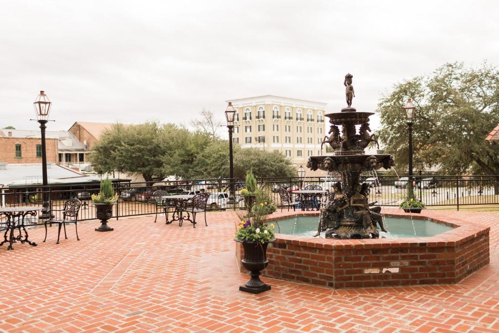 Chateau Saint Denis Downtown Natchitoches - image 2