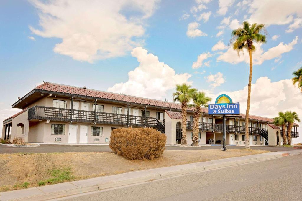 Days Inn & Suites by Wyndham Needles - main image