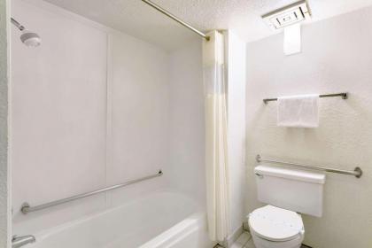 Days Inn & Suites by Wyndham Needles - image 12