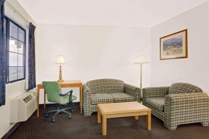 Days Inn & Suites by Wyndham Needles - image 14