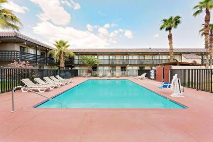 Days Inn & Suites by Wyndham Needles - image 2