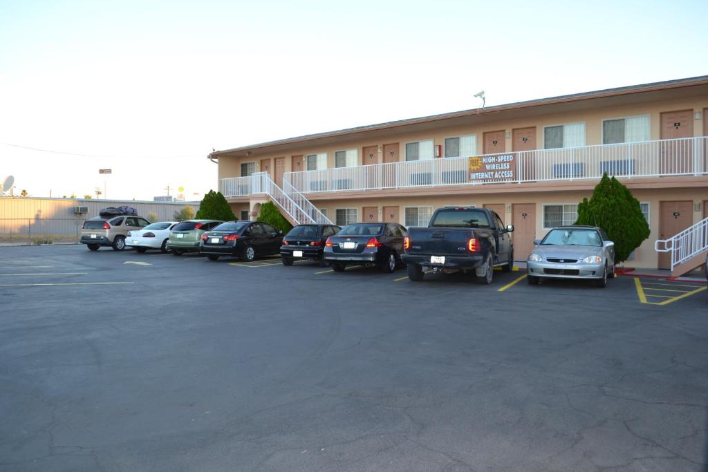 Budget Inn - image 4