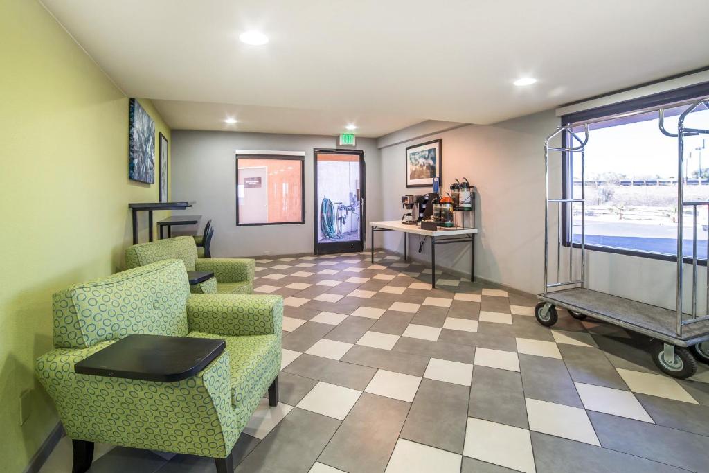 Quality Inn - Needles - image 2