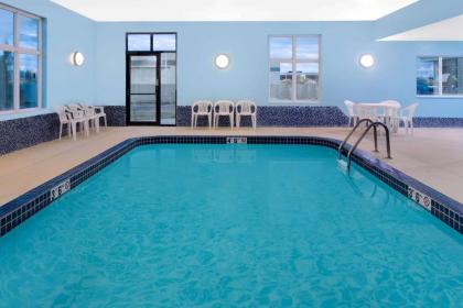 Days Inn by Wyndham Neenah - image 11