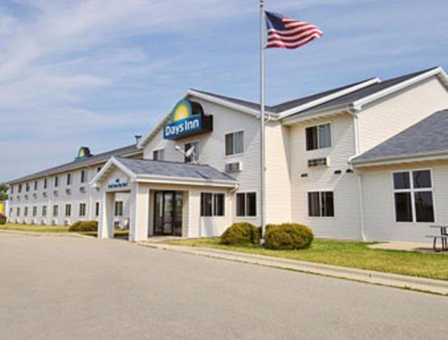 Days Inn by Wyndham Neenah - image 2