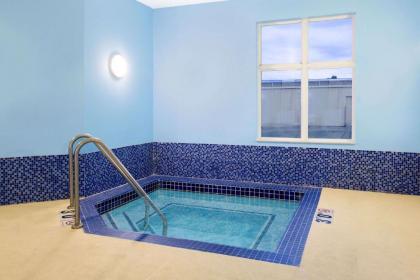 Days Inn by Wyndham Neenah - image 7