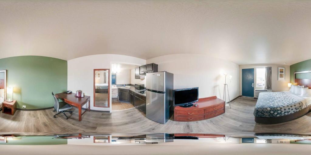 Suburban Extended Stay Hotel - image 3