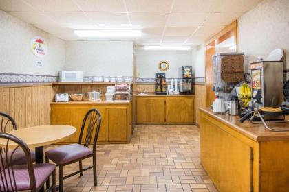 Super 8 by Wyndham Nevada - image 10