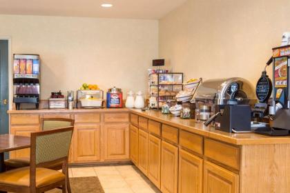 Country Inn & Suites by Radisson Nevada MO - image 11
