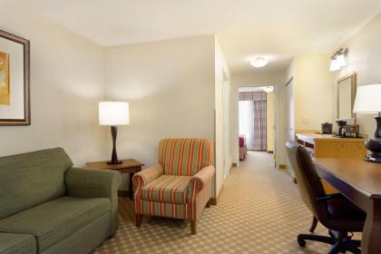Country Inn & Suites by Radisson Nevada MO - image 4