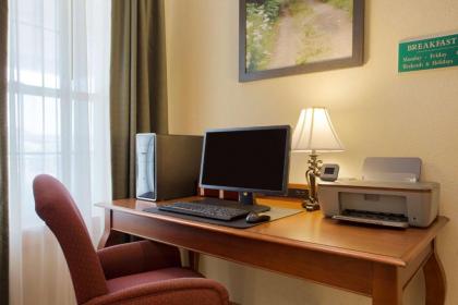 Country Inn & Suites by Radisson Nevada MO - image 5