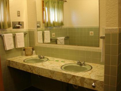 Nevada Inn - image 12