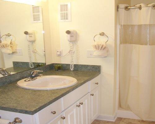 Neuse River Condo with Marina View in New Bern - Two Bedroom Condo#1 - image 4