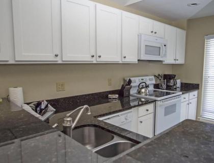 Charming Villa with Deck aside the Lake in New Bern - Two Bedroom #1 - image 15