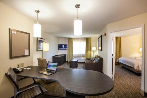Candlewood Suites New Braunfels an IHG Hotel - image 4