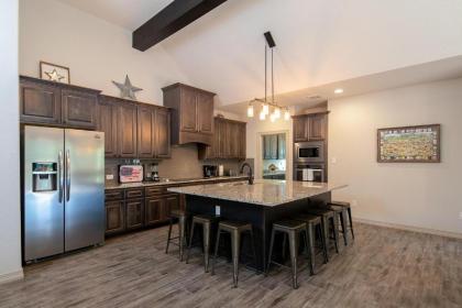 Lazy Southern Getaway - image 12