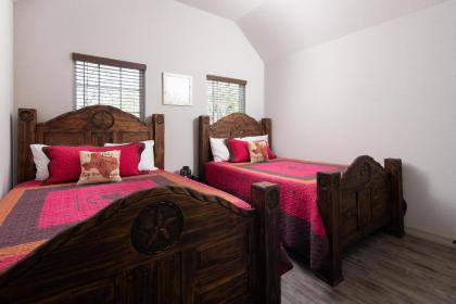 Lazy Southern Getaway - image 14