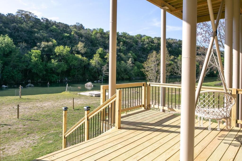 Lazy Southern Getaway - image 3