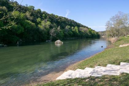 Lazy Southern Getaway - image 6