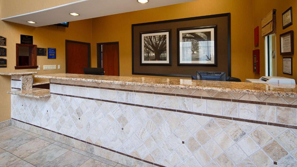 Best Western Plus New Caney Inn & Suites - image 3