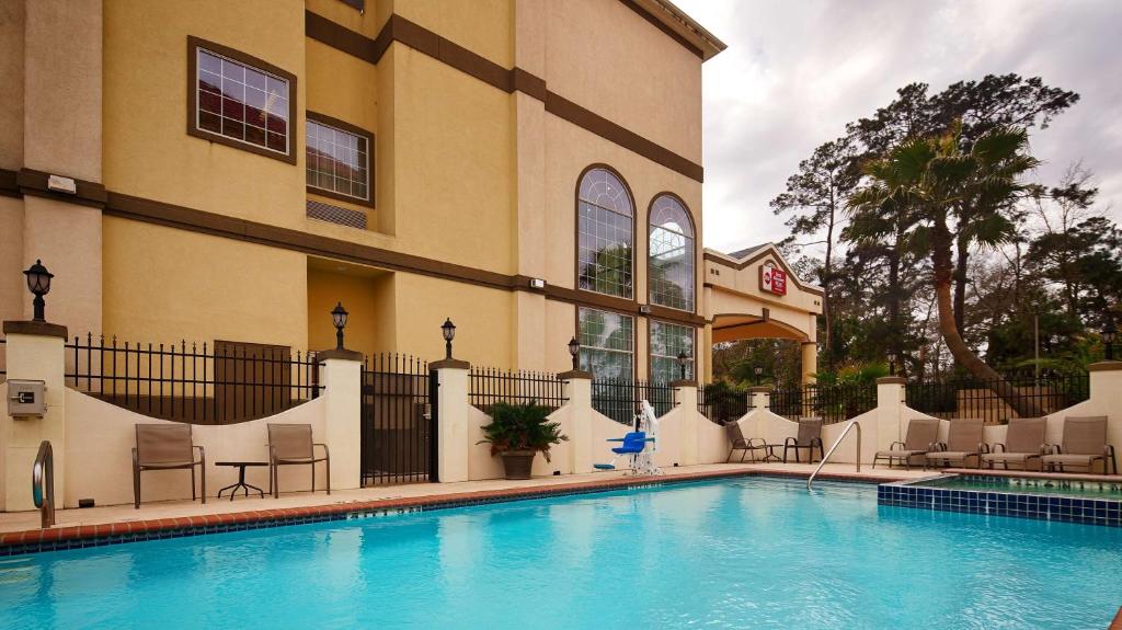 Best Western Plus New Caney Inn & Suites - image 5