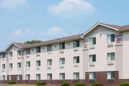 Super 8 by Wyndham New Castle - image 13
