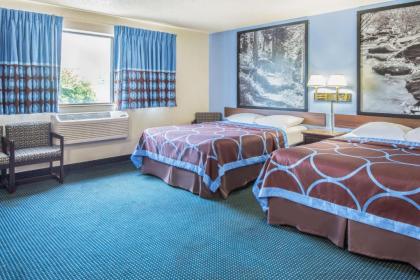 Super 8 by Wyndham New Castle - image 2