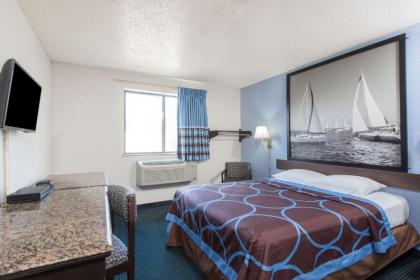 Super 8 by Wyndham New Castle - image 3