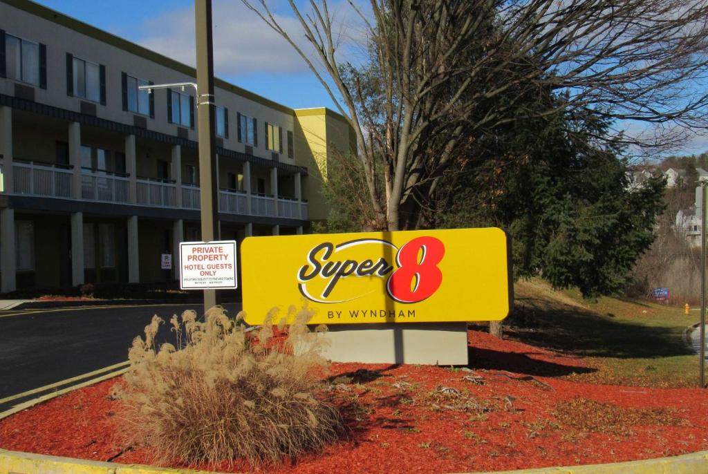 Super 8 by Wyndham New Cumberland - main image