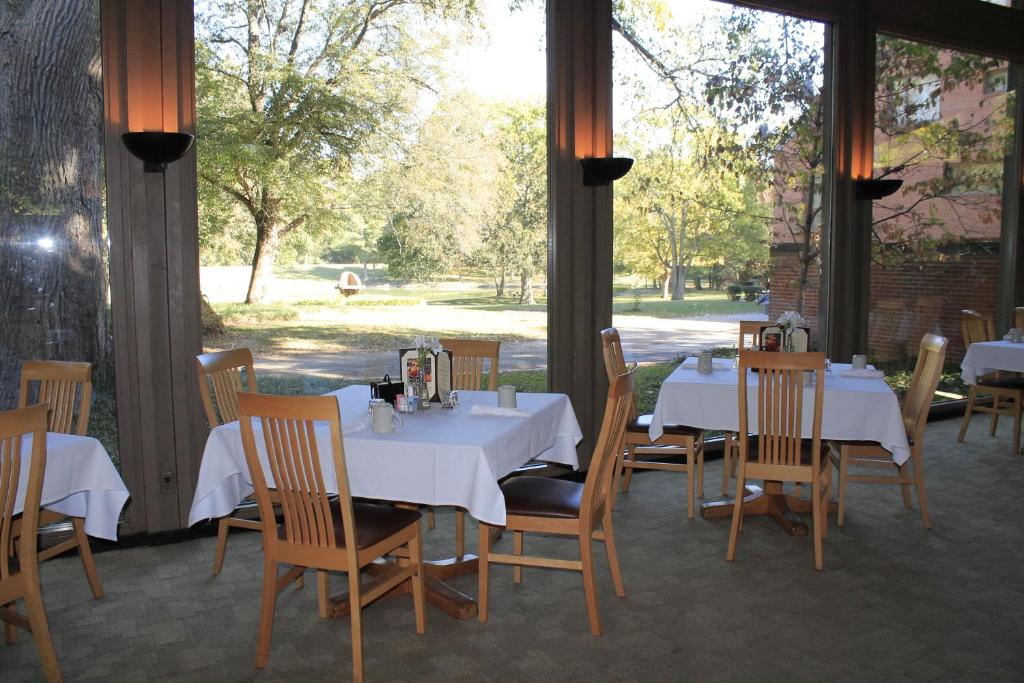 New Harmony Inn Resort and Conference Center - image 5