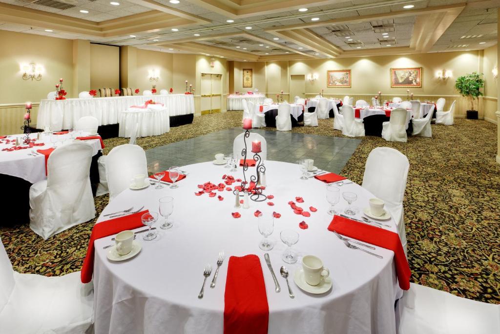 Burrstone Inn Ascend Hotel Collection - image 2