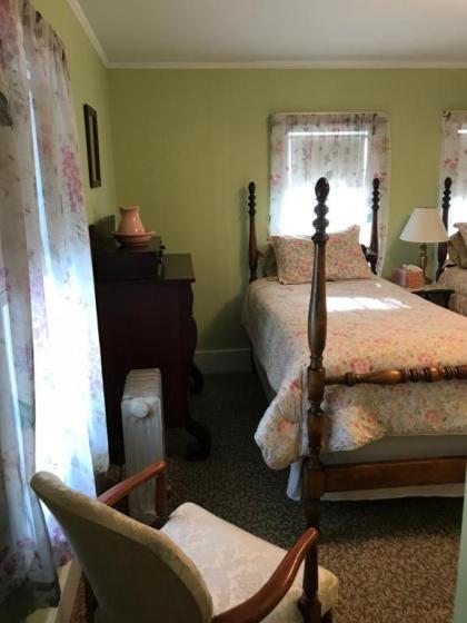 Maple Hill Farm Bed & Breakfast - image 10