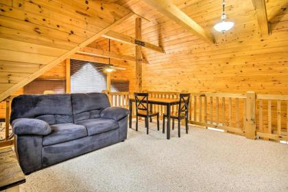 Comfortable Log Home about 4 Miles to Shenandoah River - image 11