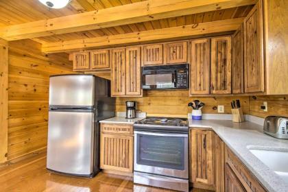 Comfortable Log Home about 4 Miles to Shenandoah River - image 9