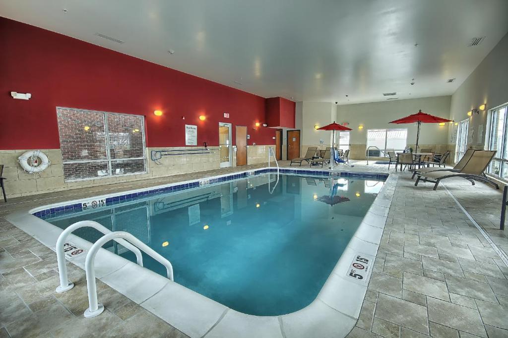 Holiday Inn Express & Suites New Martinsville an IHG Hotel - image 6