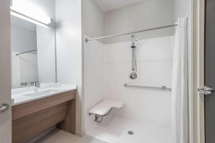 Microtel Inn & Suites by Wyndham New Martinsville - image 11