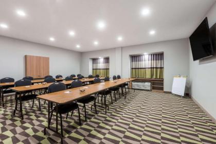 Microtel Inn & Suites by Wyndham New Martinsville - image 12