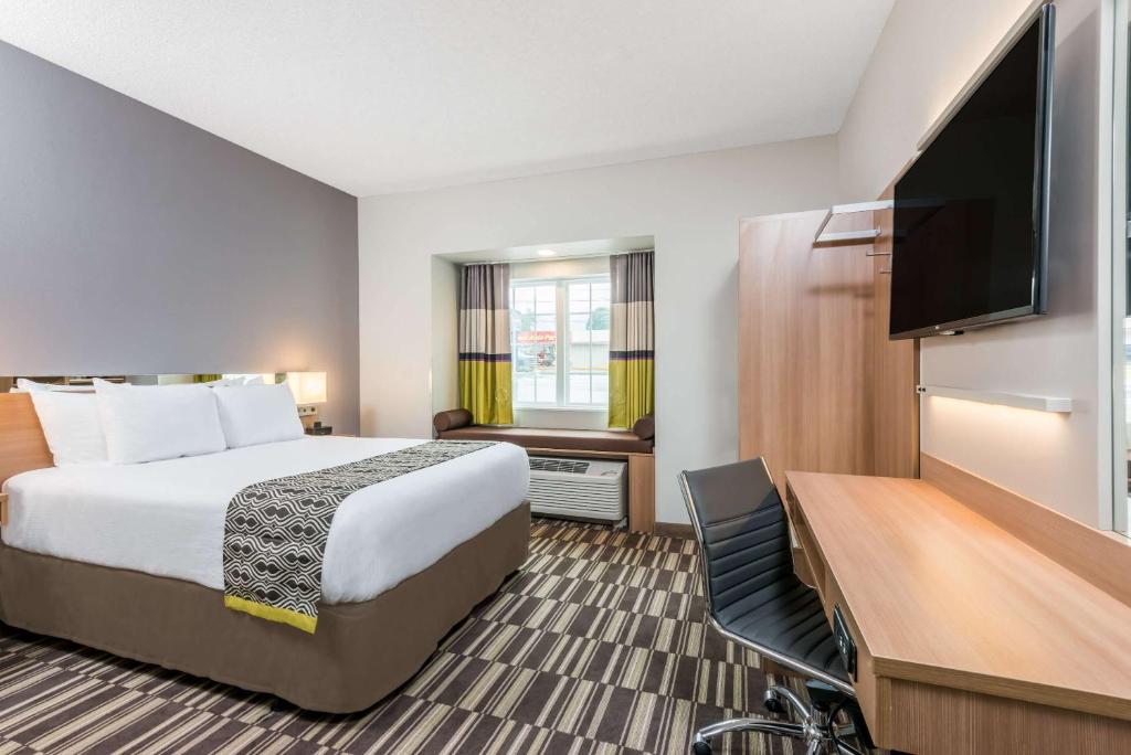 Microtel Inn & Suites by Wyndham New Martinsville - image 4