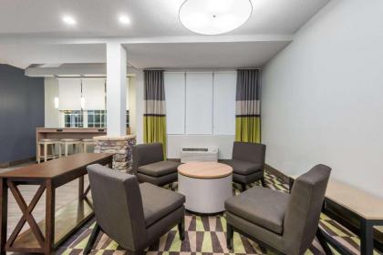 Microtel Inn & Suites by Wyndham New Martinsville - image 7