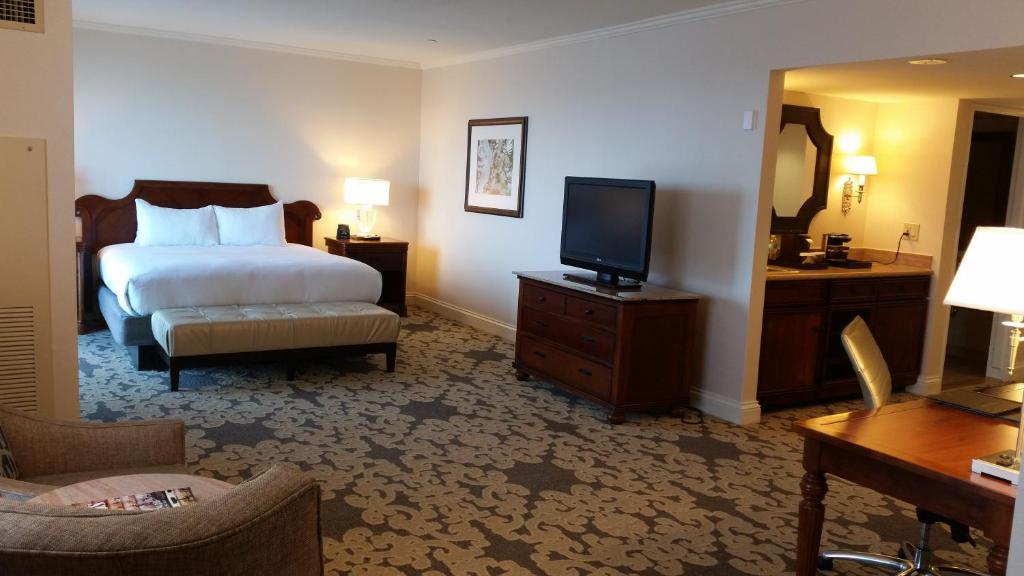 Hilton New Orleans Riverside - image 5