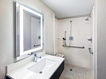Holiday Inn Express New Orleans East an IHG Hotel - image 5