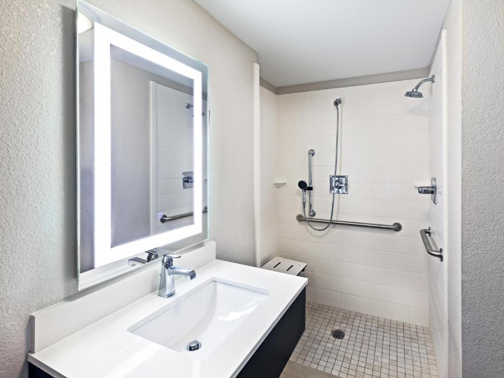 Holiday Inn Express New Orleans East an IHG Hotel - image 5