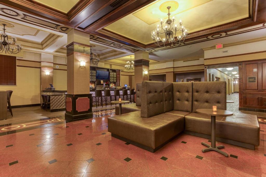 Drury Plaza Hotel New Orleans - image 2