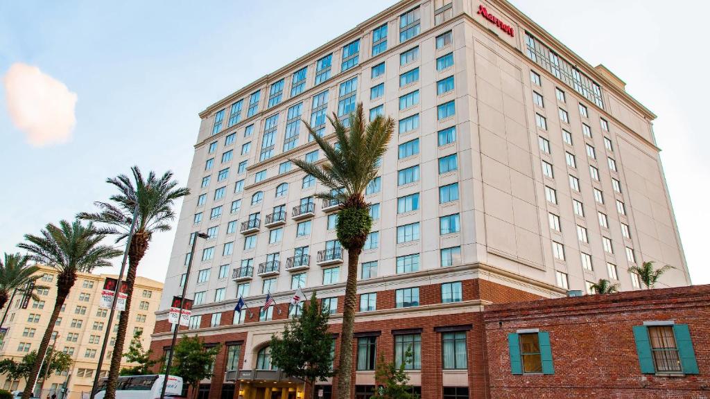 New Orleans Marriott Warehouse Arts District - image 4